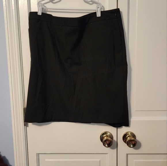 NY& Co Simple Black Above Knee Skirt.Like New‎ A Must Have. 14 - Picture 1 of 10